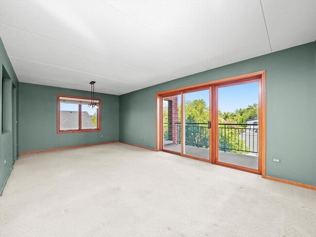 Building Photo - 5360 N Lowell Ave
