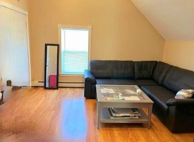 Building Photo - 34 Cherry St