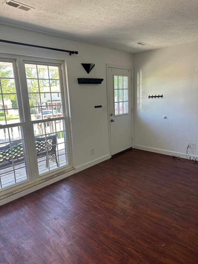 Building Photo - 1615 McGuire Ct