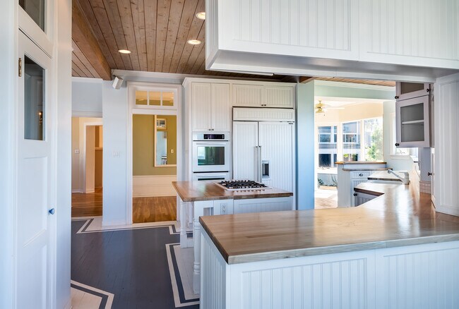 Building Photo - 2135 Circle Dr