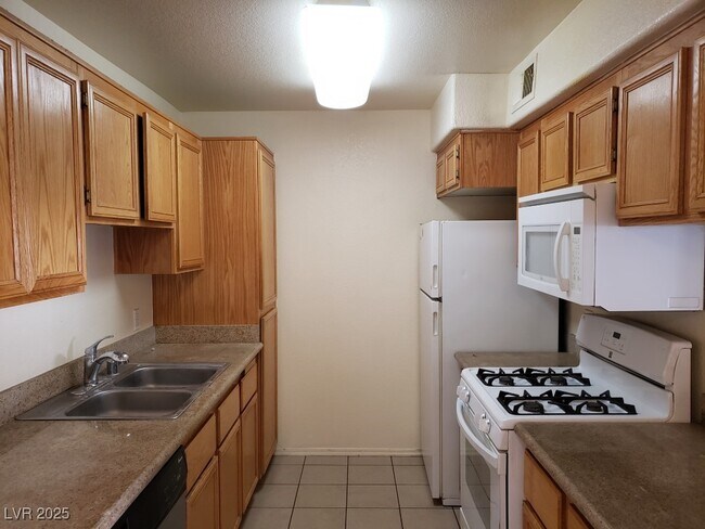 Foto del edificio - 3318 N Decatur Blvd