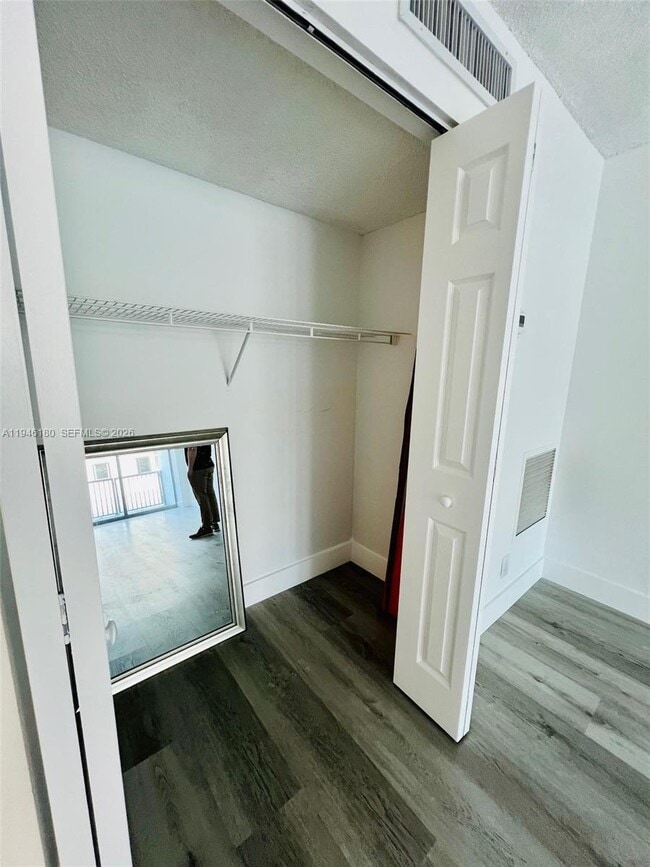 Building Photo - 2655 Collins Ave