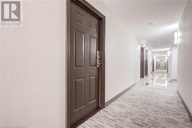 Photo du bâtiment - 1270 Maple Crossing Blvd