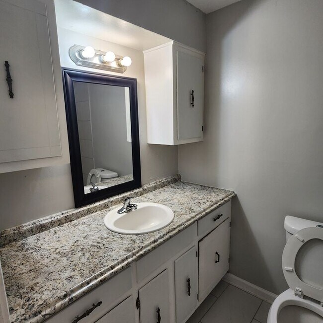 Foto del edificio - 4765 Covington Pike