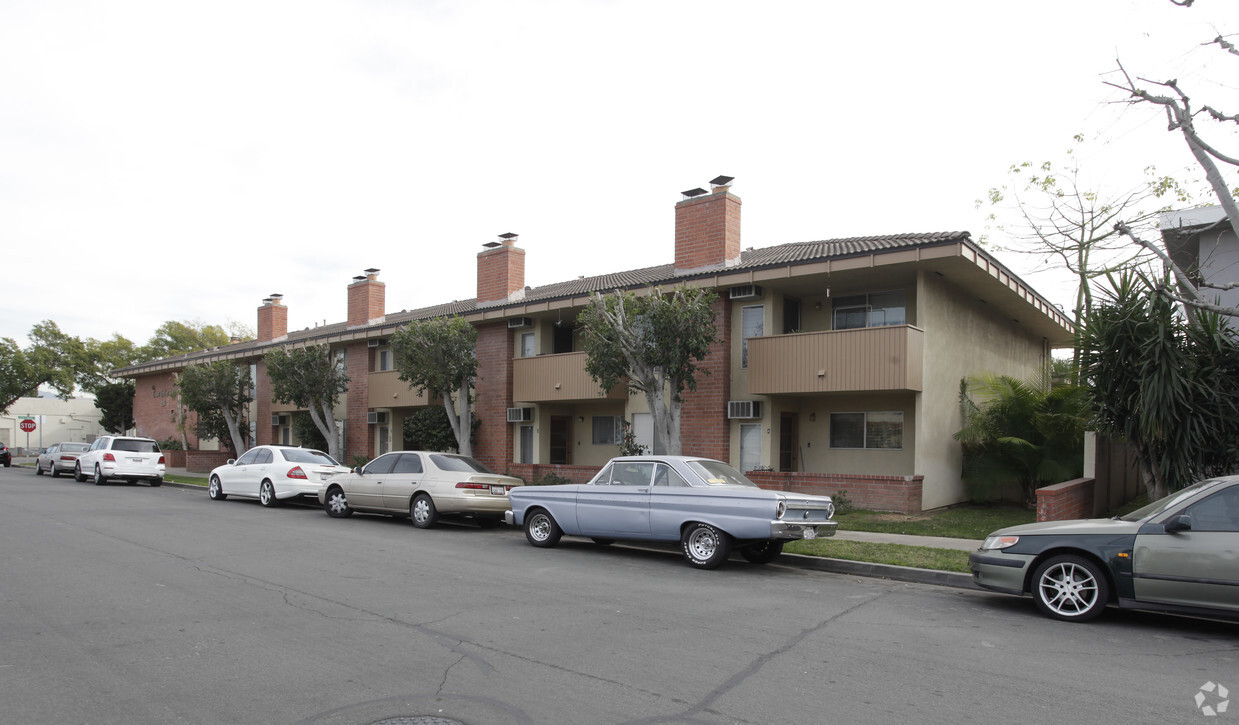 Town Center Apartments - 190 Centennial