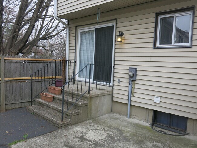 Building Photo - 16 Donna Dr