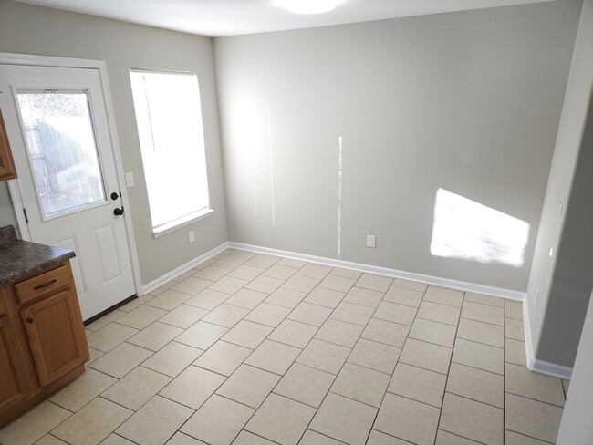 Building Photo - 705 Crestland Ave