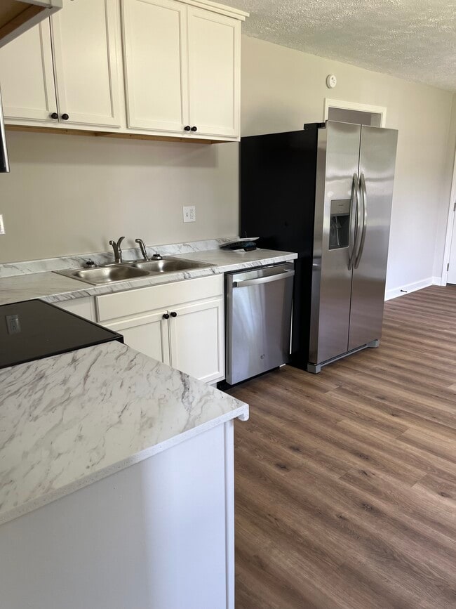 Kitchen - 116 Bradley Cir