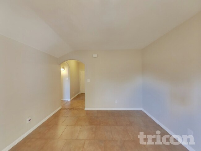 Foto del edificio - 8617 Silverbell Ln