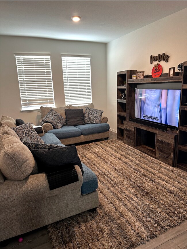 Foto del edificio - 7109 Dandelion Rd