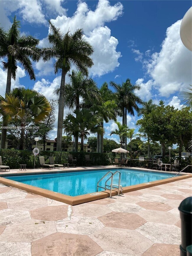Foto del edificio - 7900 Camino Cir