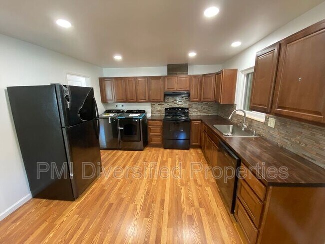 Building Photo - 4621 Aster Dr
