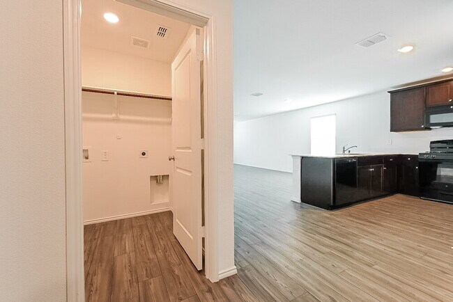 Foto del edificio - 1040 Crestview Dr
