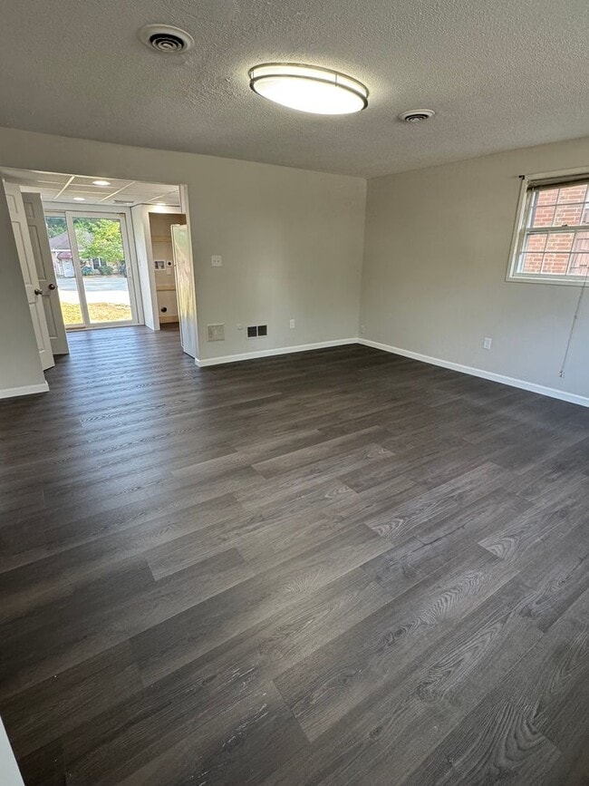 Building Photo - 3 bedroom townhouse Lawrence, MA