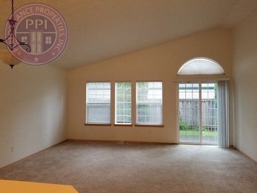 Building Photo - Single Level Family Home in Troutdale. Pet...