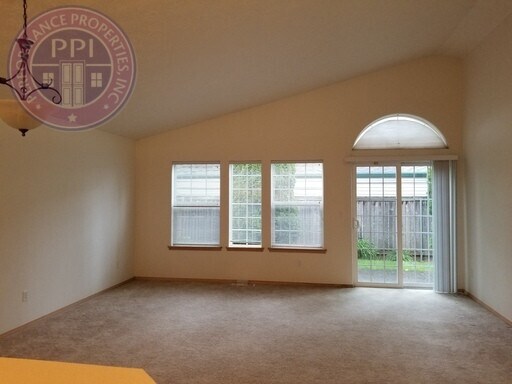 Foto del edificio - Single Level Family Home in Troutdale. Pet...