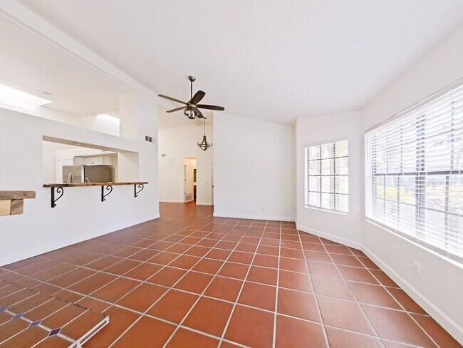 Building Photo - Charming 2-Bedroom Single-Story Furnished ...
