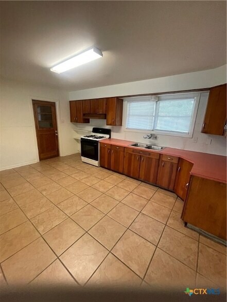 Foto del edificio - 910 Fern Ln