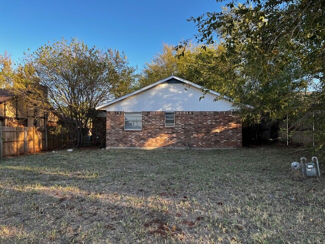 Foto del edificio - Renovated 4 Bed 2 bath in Southeast Oklaho...