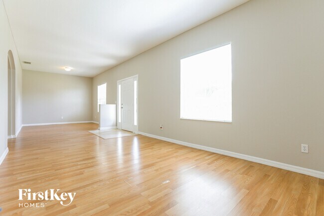 Building Photo - 2785 Embassy Rd