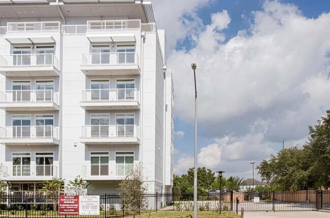 Foto del edificio - 6955 Turtlewood Dr