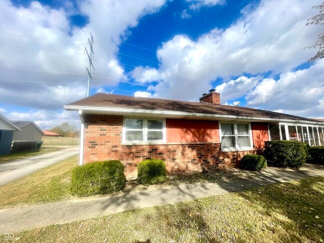 Building Photo - 3110 W Cypress Dr