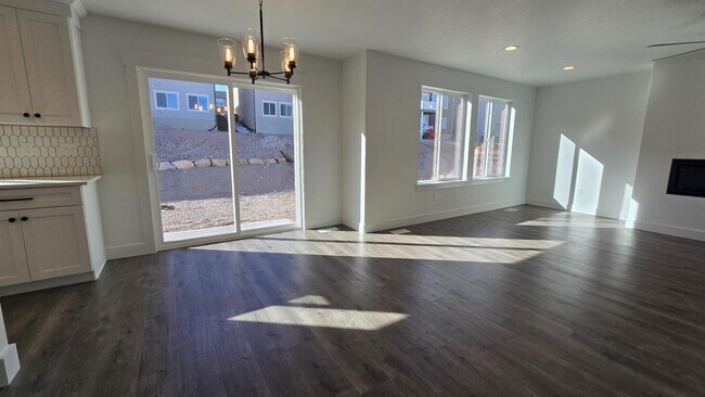 Foto del edificio - 687 Boseman Wy