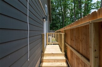 Building Photo - 519 Magnolia Point Dr