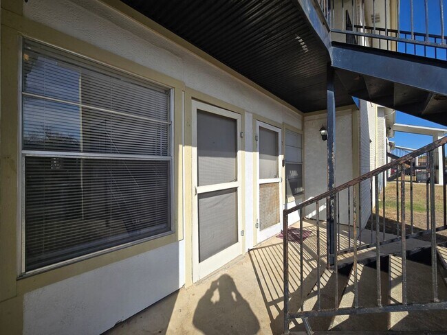Building Photo - RENT REDUCTION - AVAILABLE NOW!