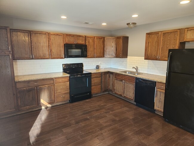 Kitchen - 106 SE 25th St