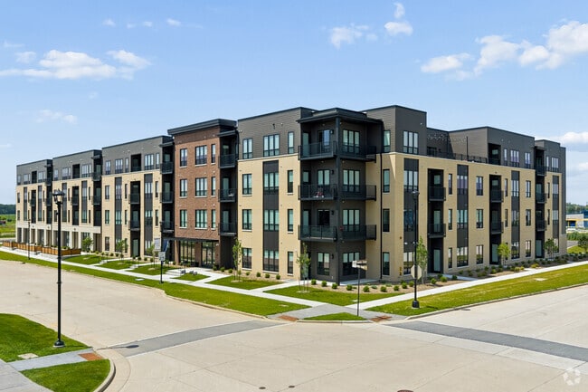 Building Photo - Larsen Orchard Terrace
