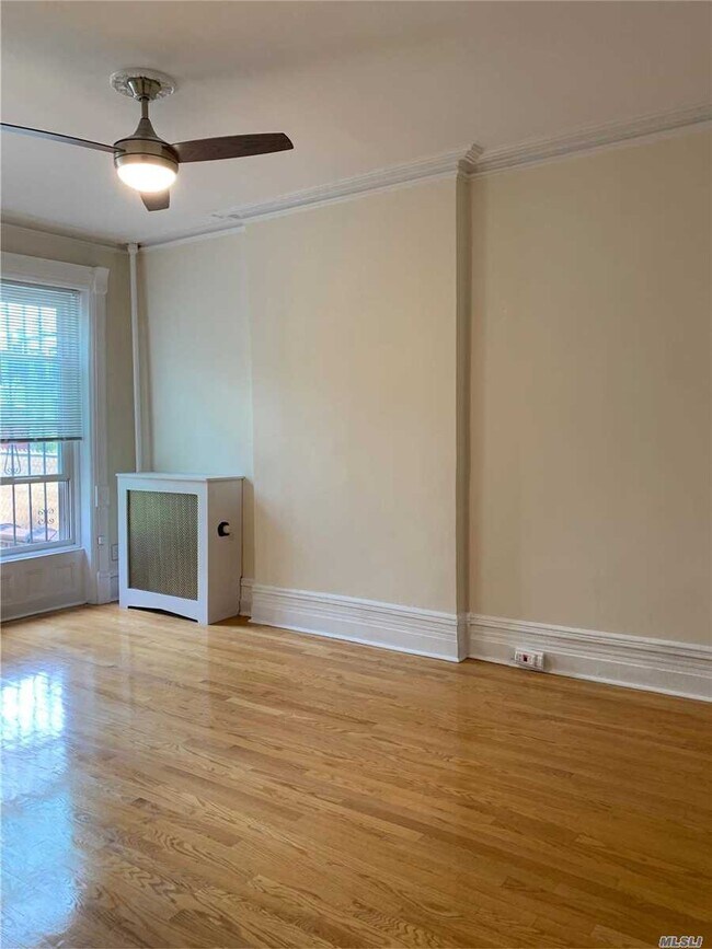 Building Photo - 147 7th Ave