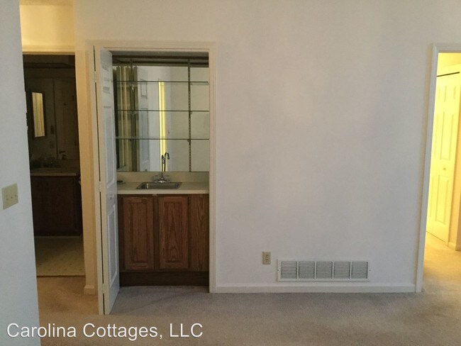 Foto del edificio - 404 Laurel Oak Ln