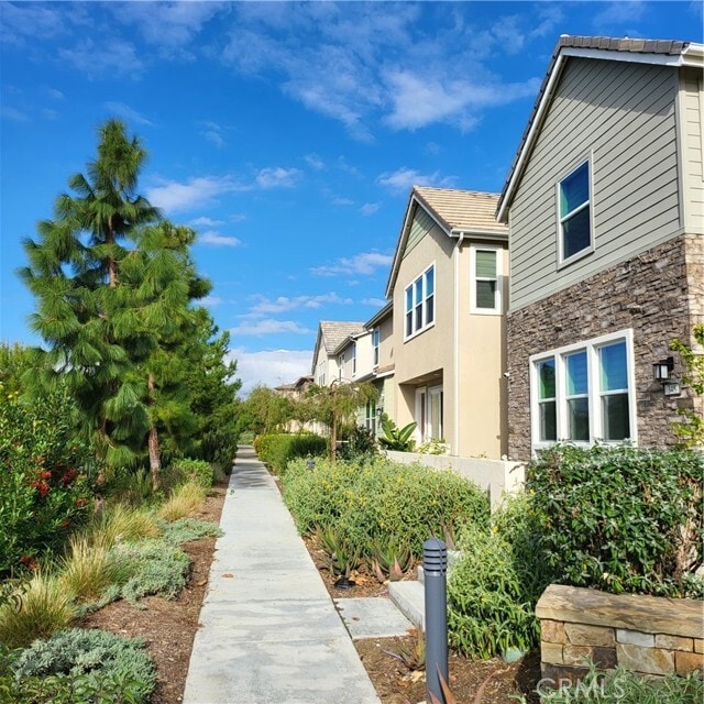 Building Photo - 346 Chorus