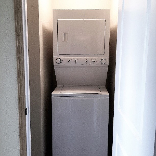 Building Photo - 210 S Slopeside Dr