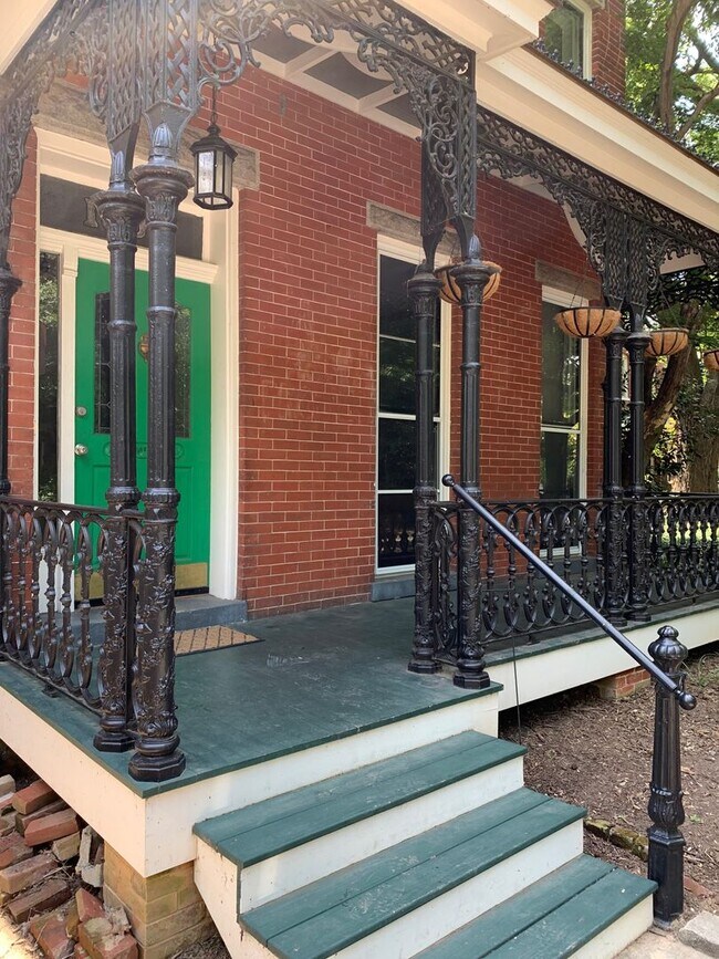 Foto del edificio - Beautifully renovated home in the Heart of...