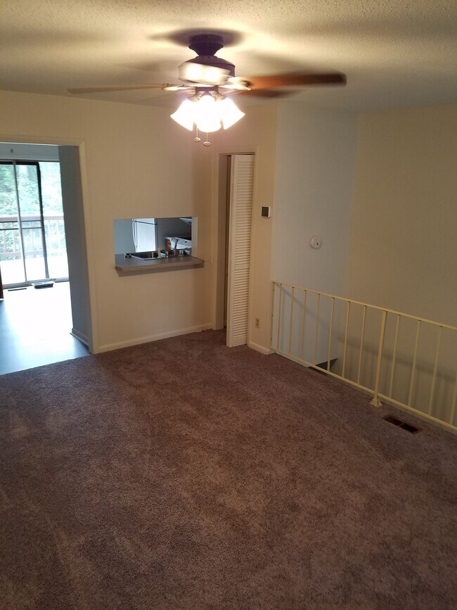 Building Photo - 156 Pine Cliff Dr