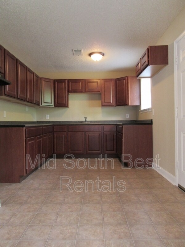 Building Photo - 5051 Stacey Rd
