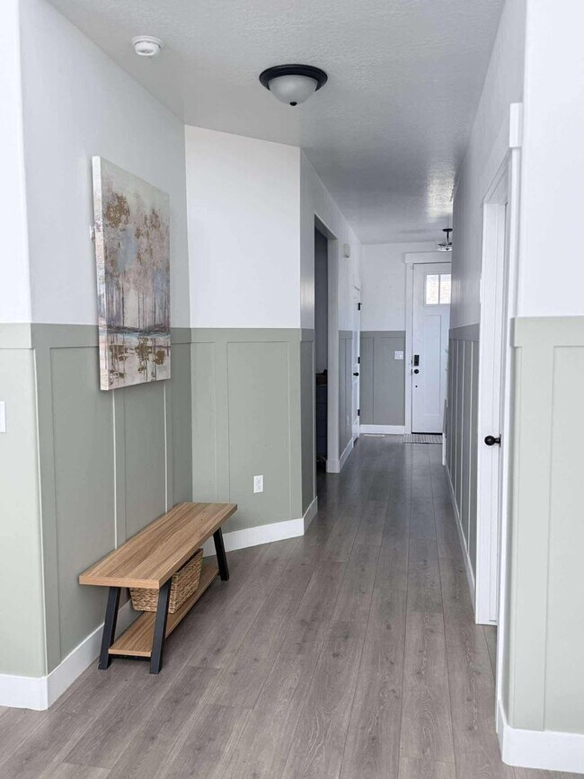 Foto del edificio - Spacious 4-Bedroom Home for Rent – Prime L...