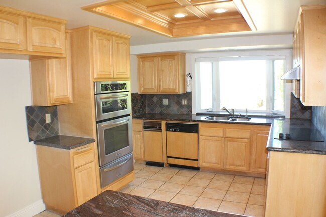 Building Photo - Gorgeous Madrid Del Lago Home w/ Panoramic...