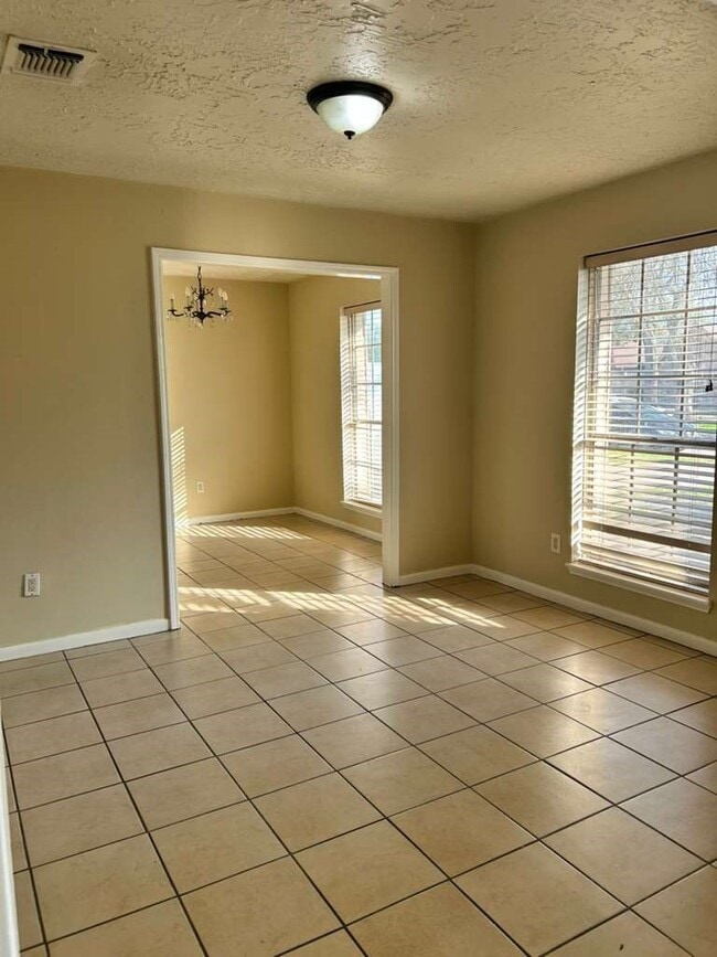 Building Photo - 12322 South Dr