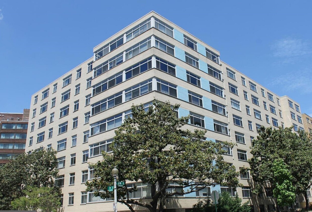 Foto principal - 2401 H St NW