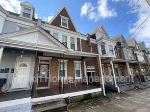 Building Photo - 722 E King St