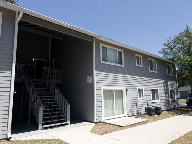 Building Photo - 16 W Rhodes Dr