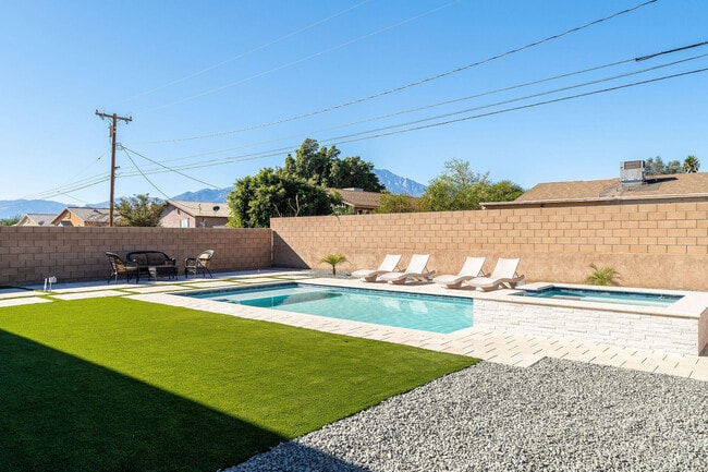 Building Photo - 15553 Ave Manzana
