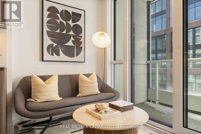 Building Photo - 15 Richardson St