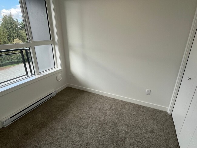 Building Photo - Brand New Condo