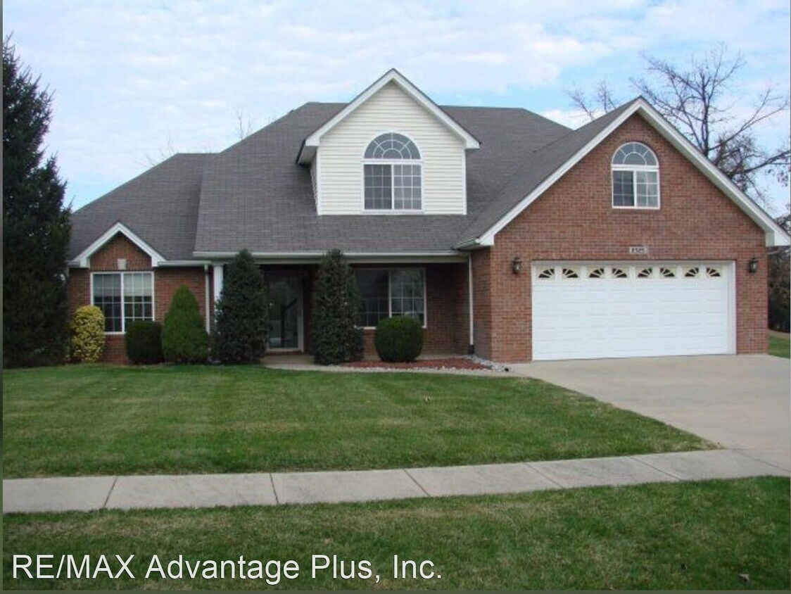 Primary Photo - 5 br, 2.5 bath House - 2525 Chatsworth Dr.