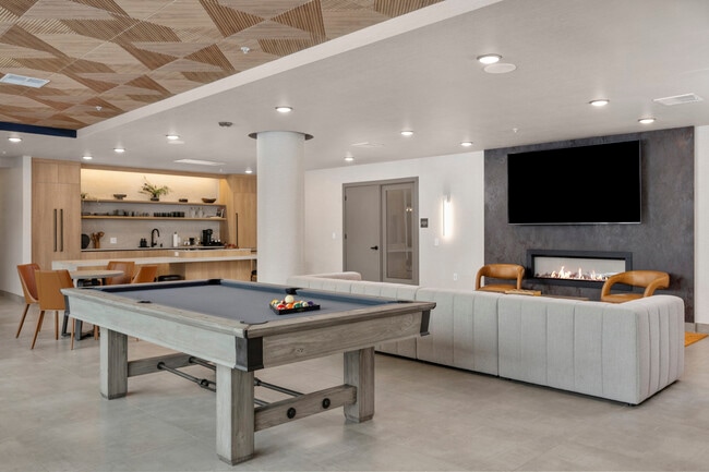 Building Photo - Aria