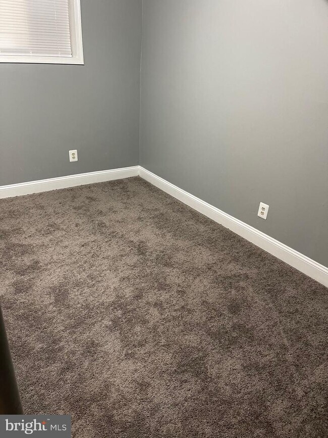 Foto del edificio - 9211 Utica Pl